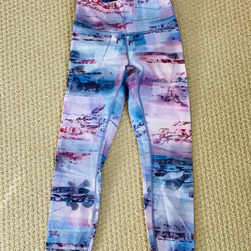 Lululemon size 6